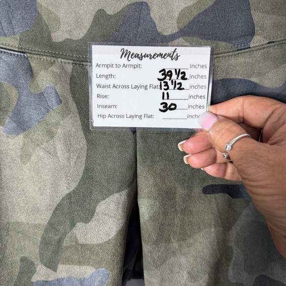 White House Black Market Embossed Camo Faux Suede Slimming Runway Leggings Sz 0. - Picture 6 of 13